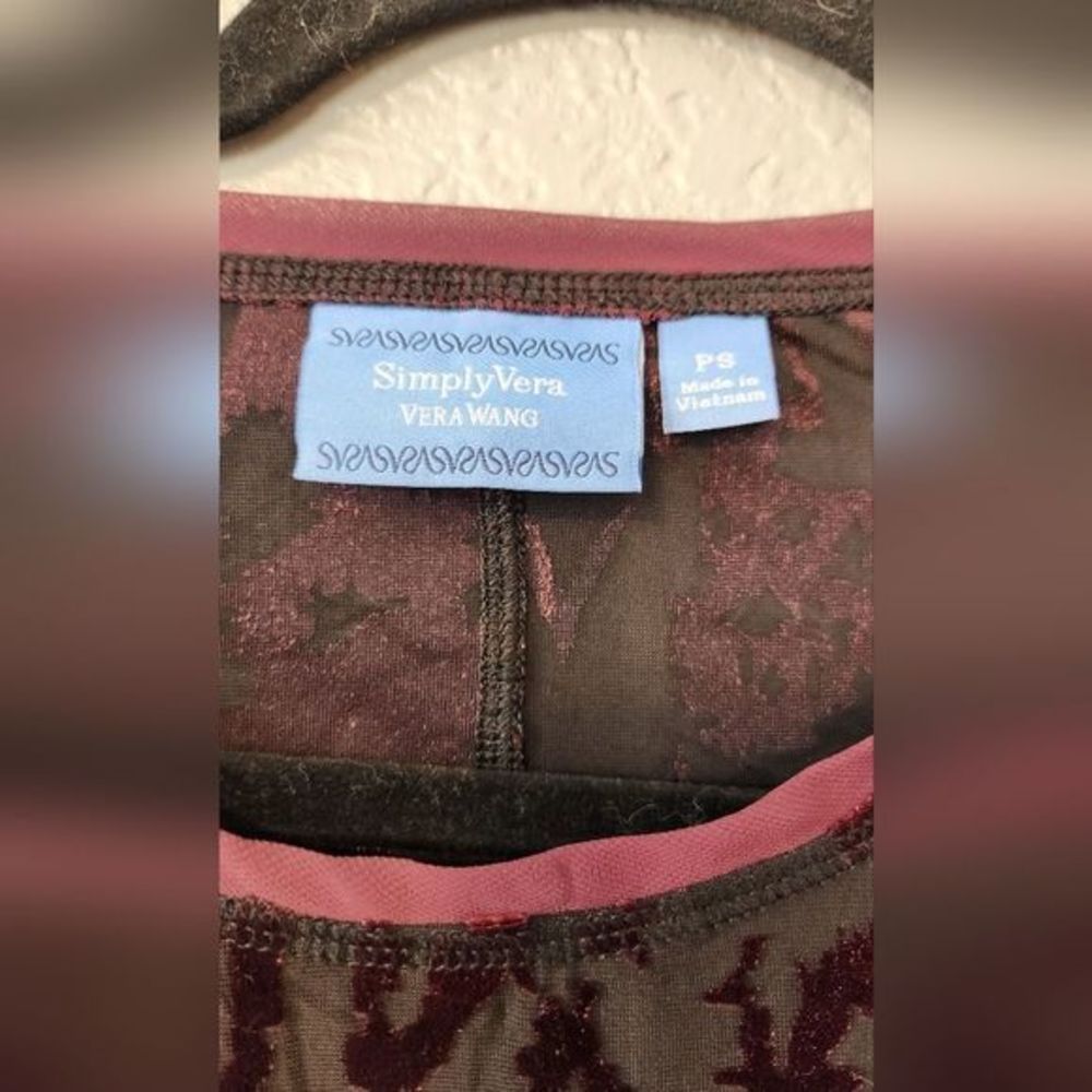 Simply Vera Wang Textured Maroon Top, Size‎ PS - Picture 2 of 6
